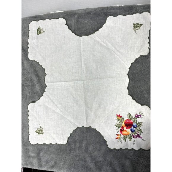 Vtg Embroidered Hndmde Linen Tablecloth 17x17 Square Cottage Country Core Fruits - Picture 2 of 9